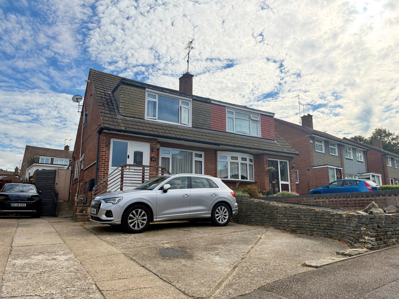 Semi Detached House for sale in Gillingham, Lovely Three Bedroom Semi Detached Home Close To Schools And Train Station - Pump Lane Rainham