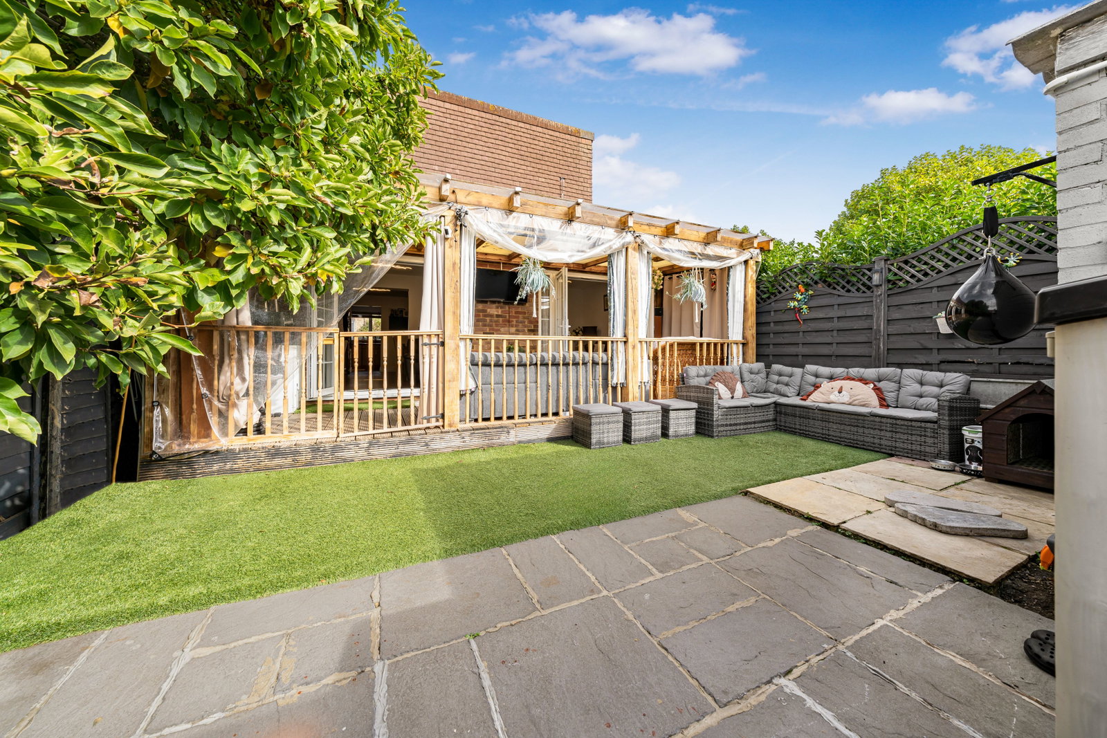 End Of Terrace House for sale in Harlow, Green Hills, Harlow, Essex, CM20, 1098 m²