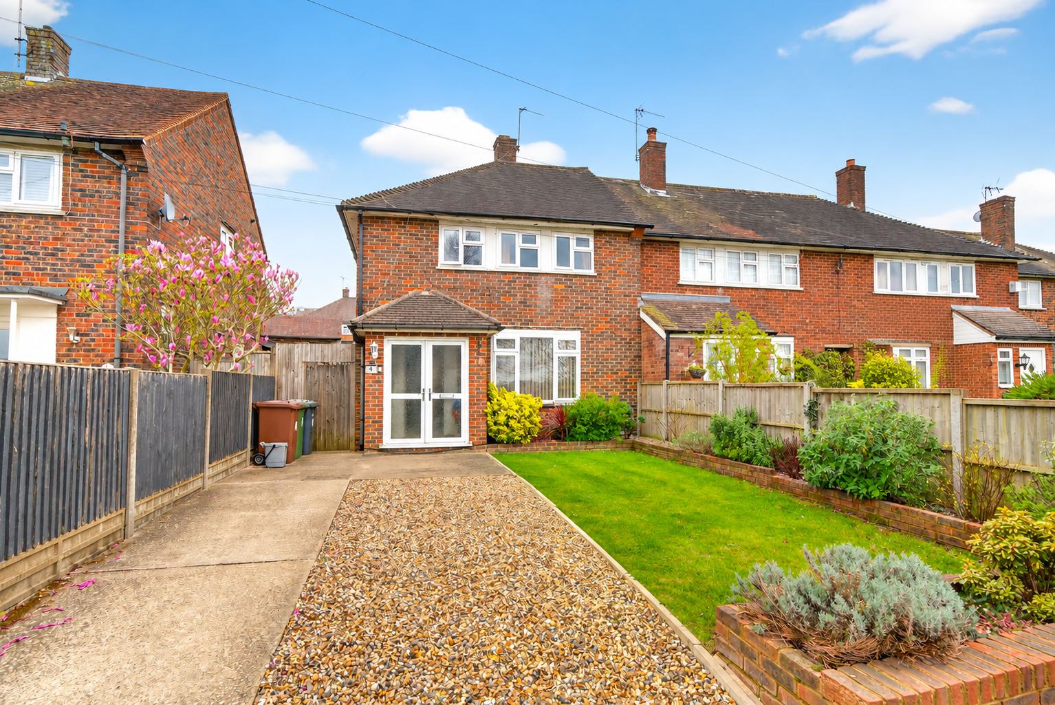 End Of Terrace House for sale in Borehamwood, Stilton Path, Borehamwood, WD6, 779 m²