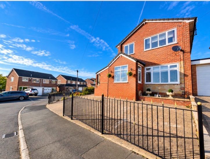 Detached House for sale in Sheffield, Binsted Gardens, Sheffield, S5 8NU