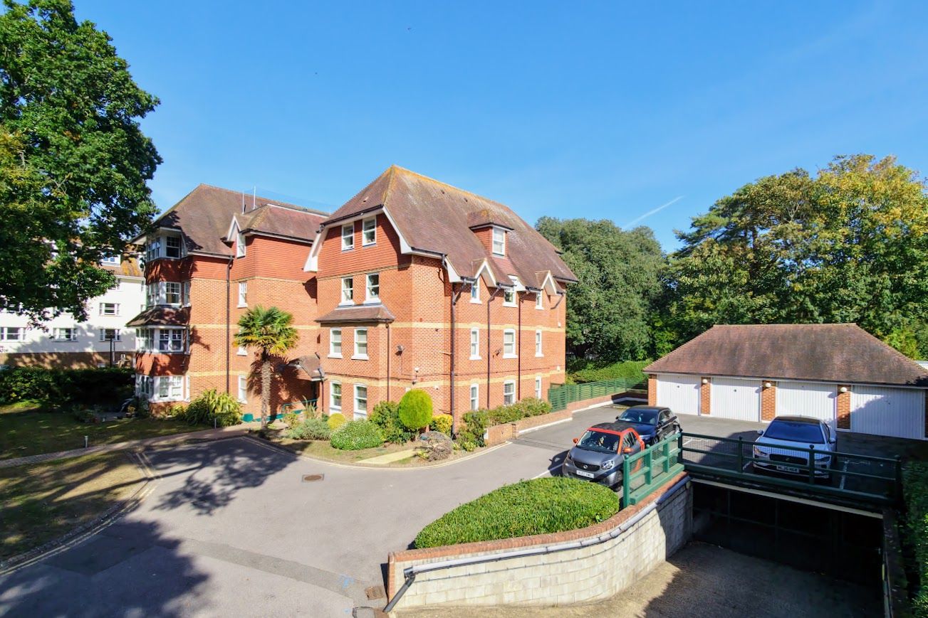 Flat for sale in Bournemouth, Derby Road, Bournemouth, BH1 3QD