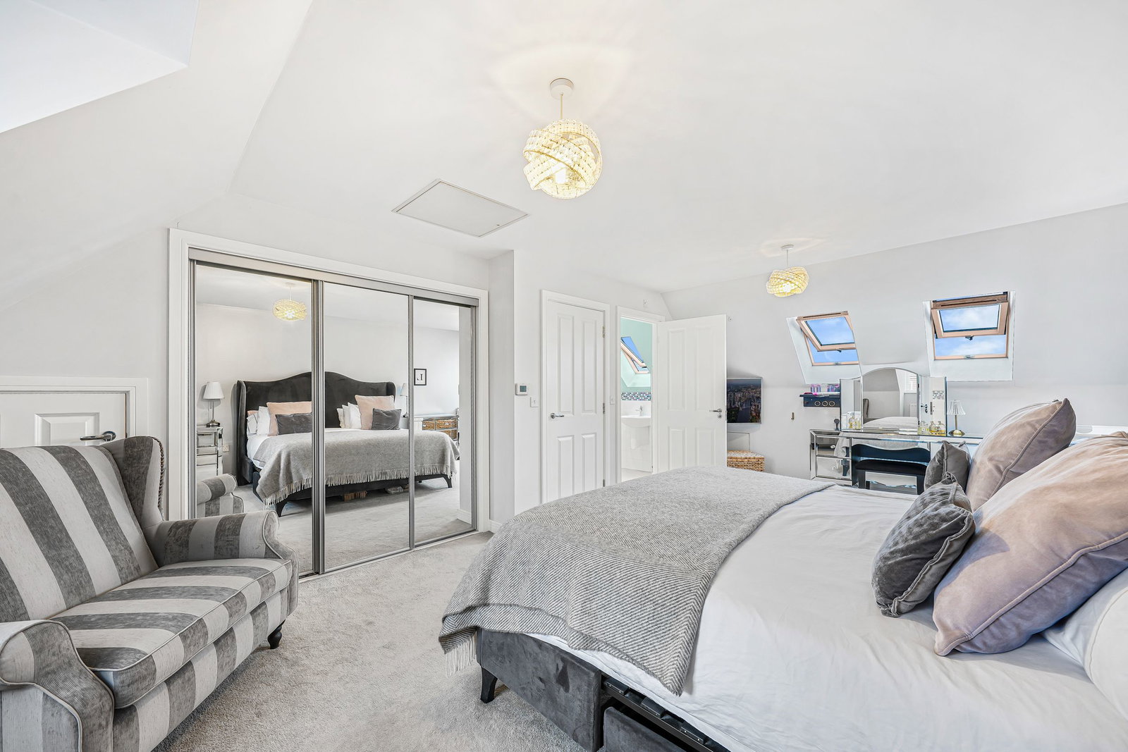 Semi Detached House for sale in Laindon, Dulwich Avenue, Dunton Fields, Laindon, SS15 6FU