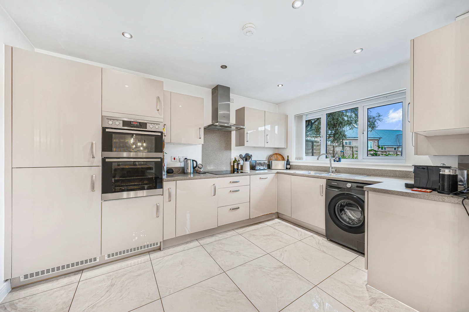 Semi Detached House for sale in Laindon, Dulwich Avenue, Dunton Fields, Laindon, SS15 6FU