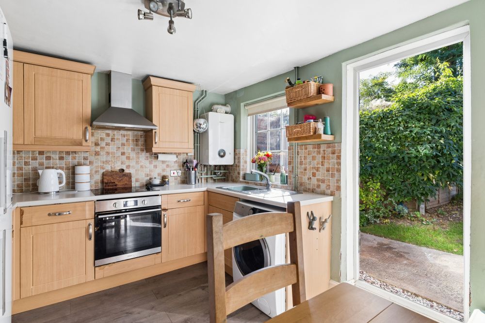 Terraced House for sale in Hitchin, Old Park Road, Hitchin, Hertfordshire, SG5 2JT