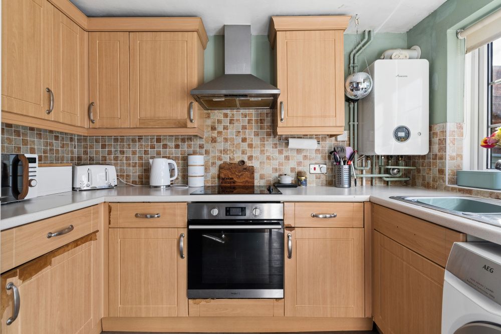 Terraced House for sale in Hitchin, Old Park Road, Hitchin, Hertfordshire, SG5 2JT