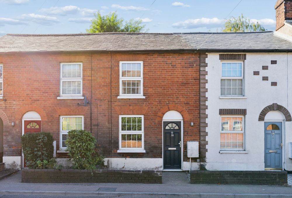 Terraced House for sale in Hitchin, Old Park Road, Hitchin, Hertfordshire, SG5 2JT