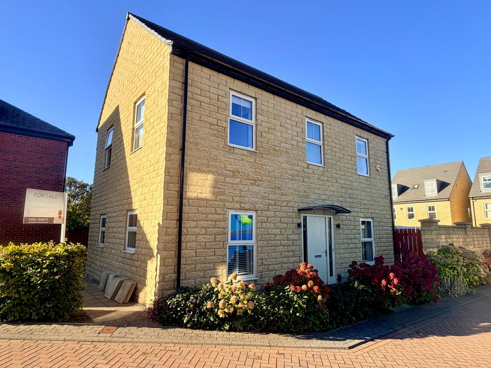 Detached House for sale in Wakefield, Hoult Court, Wakefield, West Yorkshire, WF1 2ZJ, 1227 m²