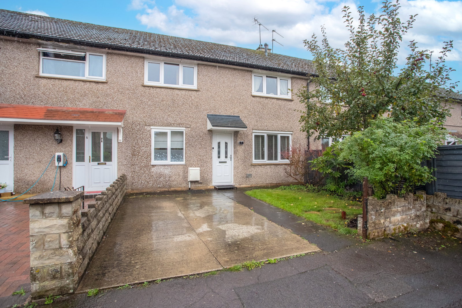 Terraced House for sale in Chippenham, Honeybrook Close, Chippenham