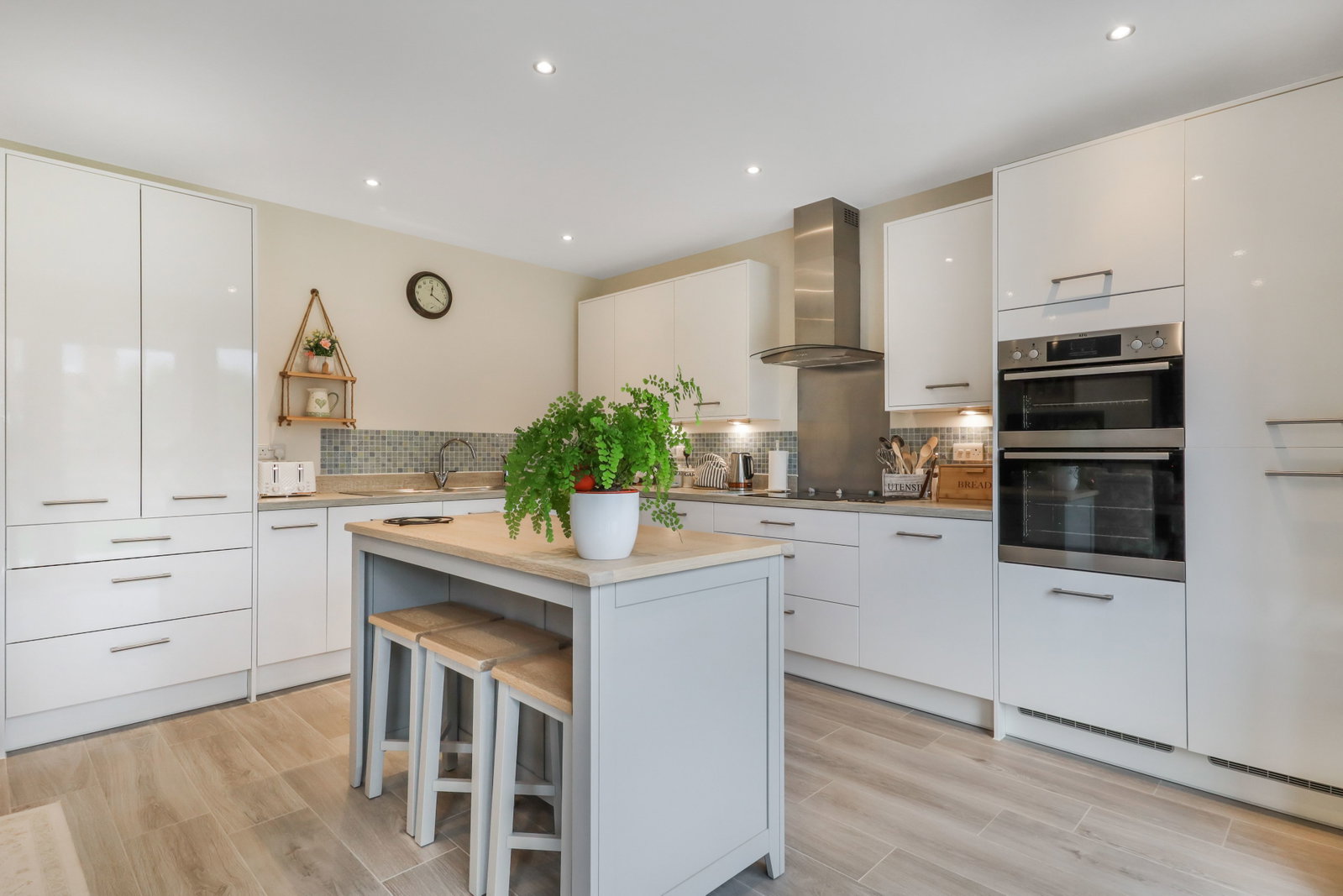 Detached House for sale in Stratford-upon-Avon, Heron Drive, Meon Vale, Stratford-upon-Avon, CV37 8YH