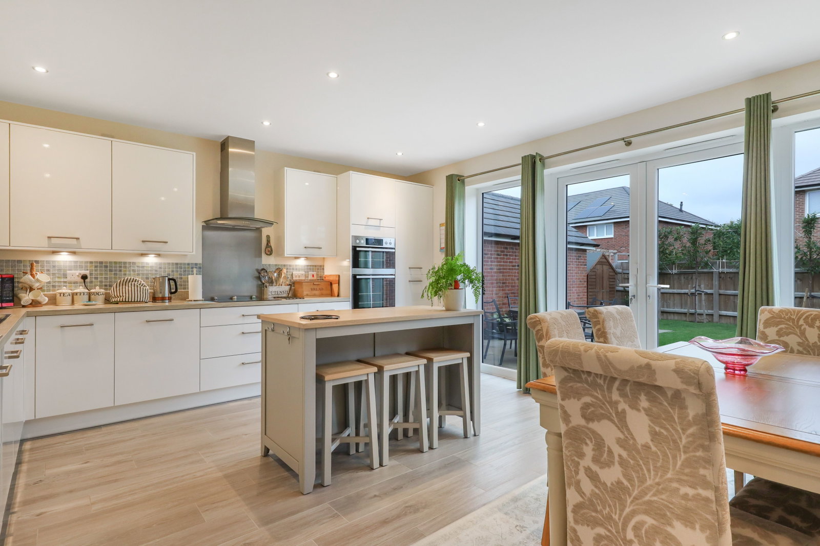 Detached House for sale in Stratford-upon-Avon, Heron Drive, Meon Vale, Stratford-upon-Avon, CV37 8YH
