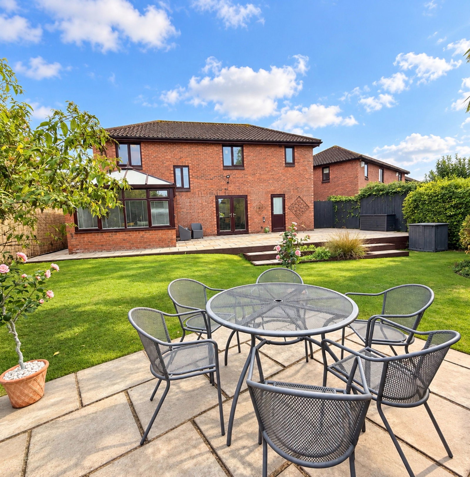 Detached House for sale in Milton Keynes, Coberley Close, Downhead Park, Milton Keynes, MK15 9BJ