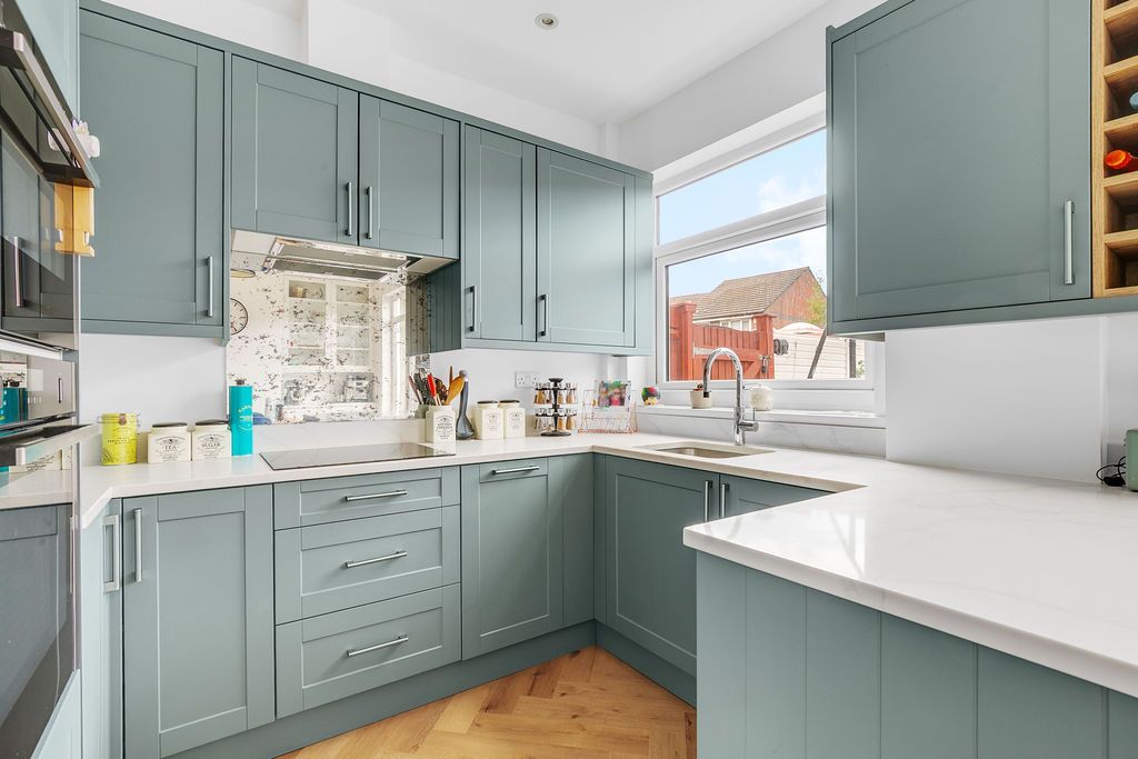 Semi Detached House for sale in London, Abercairn Road, Streatham Vale, SW16, 1285 m²