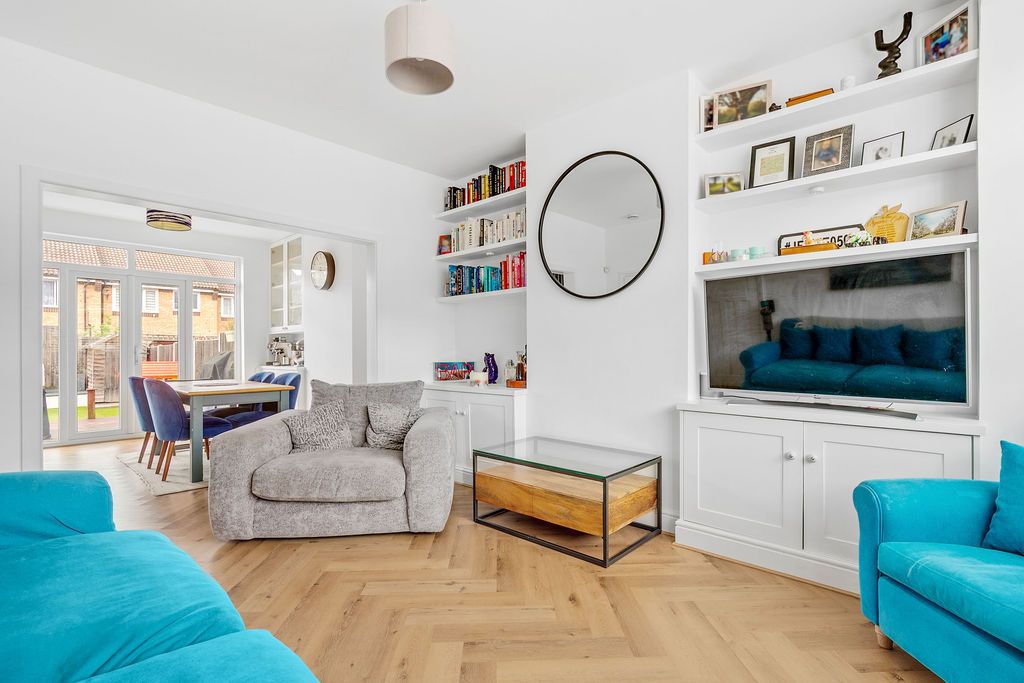 Semi Detached House for sale in London, Abercairn Road, Streatham Vale, SW16, 1285 m²