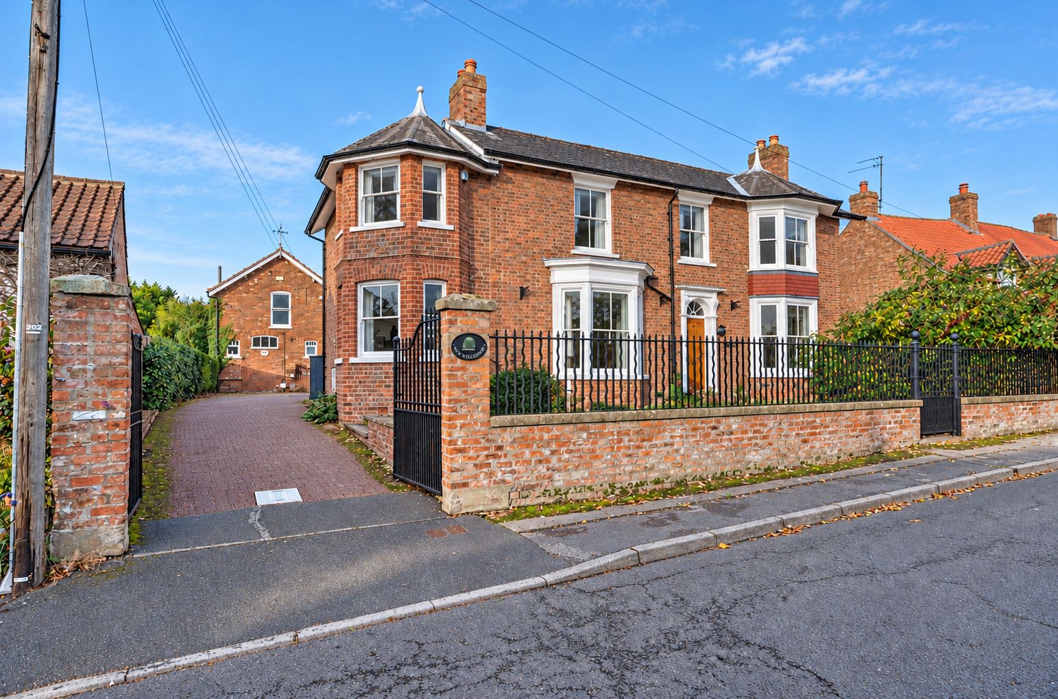 Detached House for sale in York, New Willows, 43 The Old Village, Huntington, 6105 m²