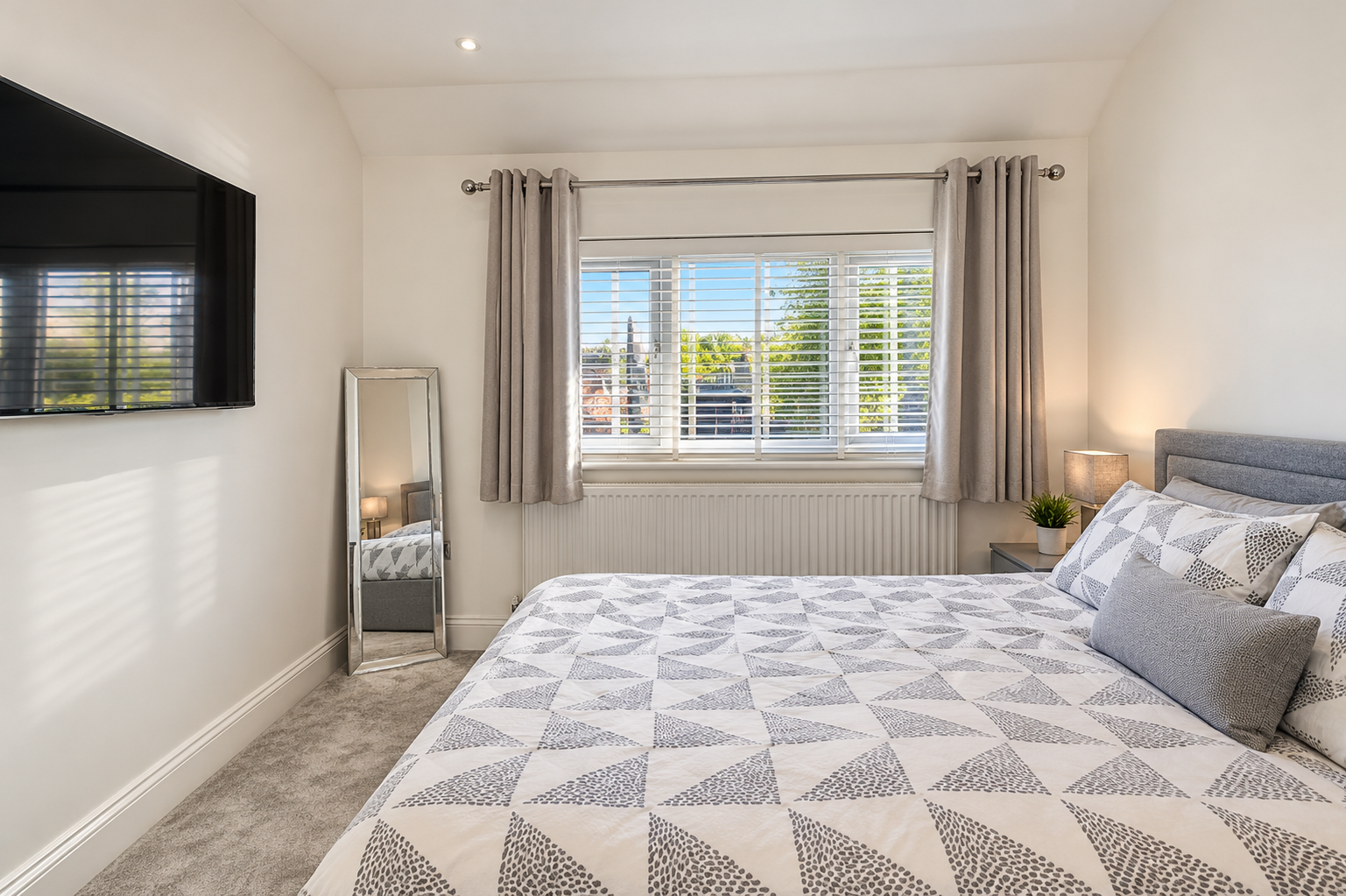 Semi Detached House for sale in Watford, Muirfield Road, Watford, WD19 6LN