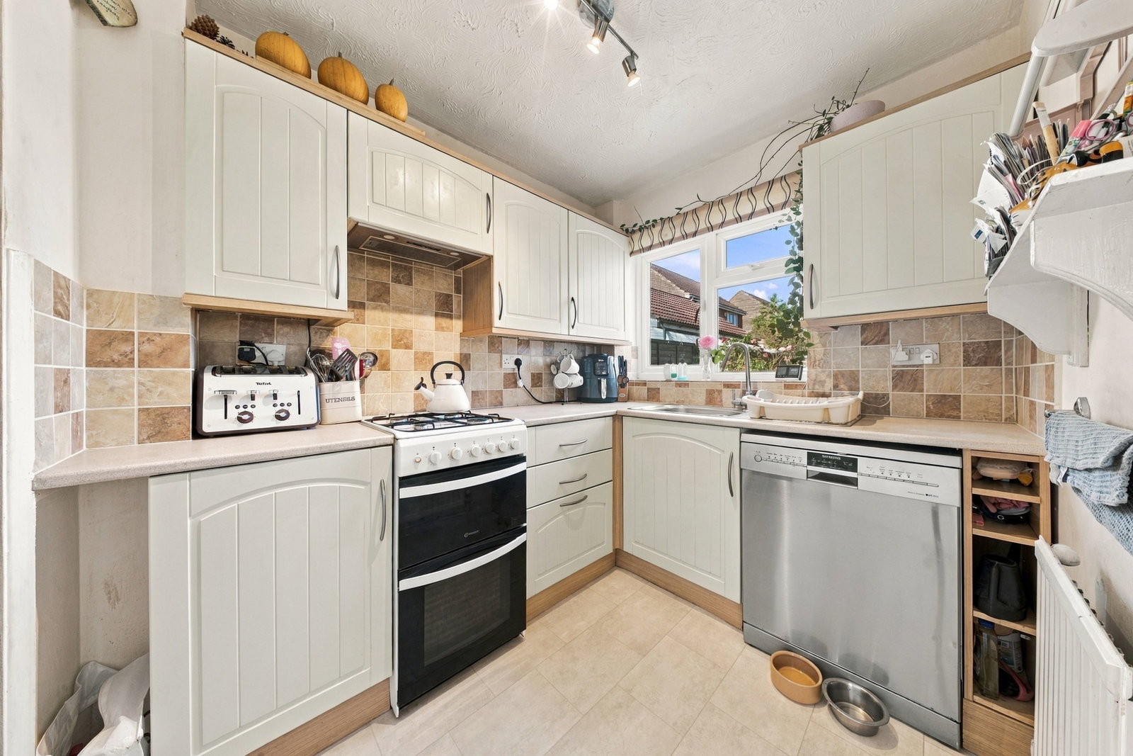 Semi Detached House for sale in St. Ives, Gainsborough Drive, St. Ives, PE27 3HH