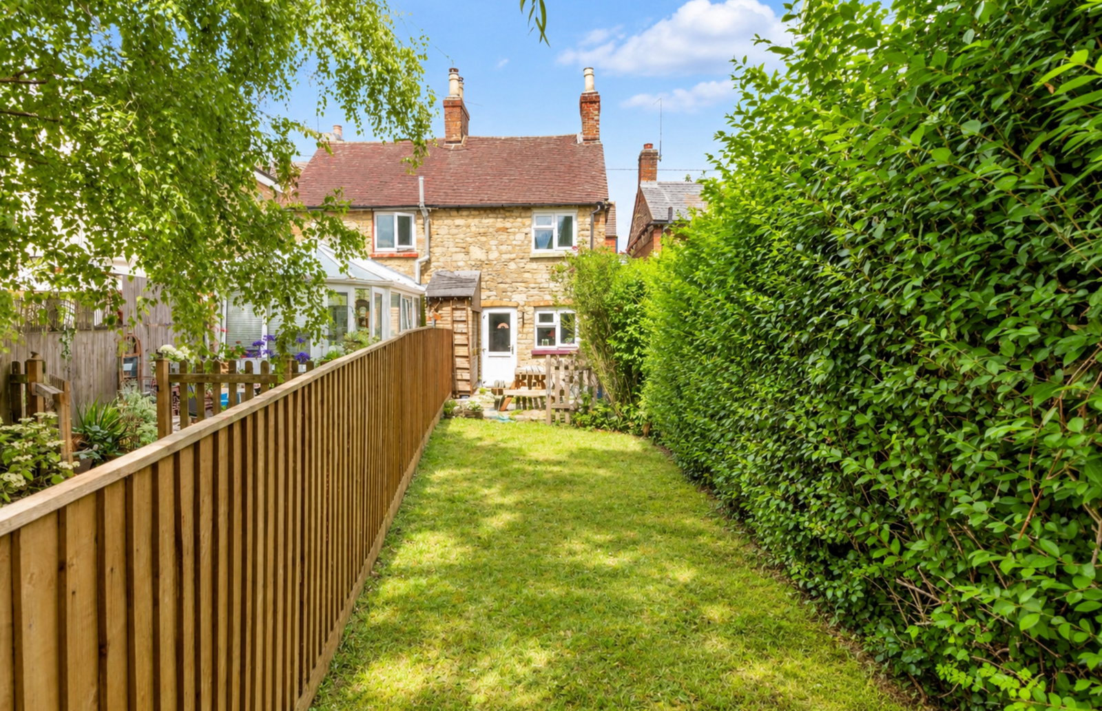 End Of Terrace House for sale in Milton Keynes, High Street, Deanshanger, Milton Keynes, MK19 6HB
