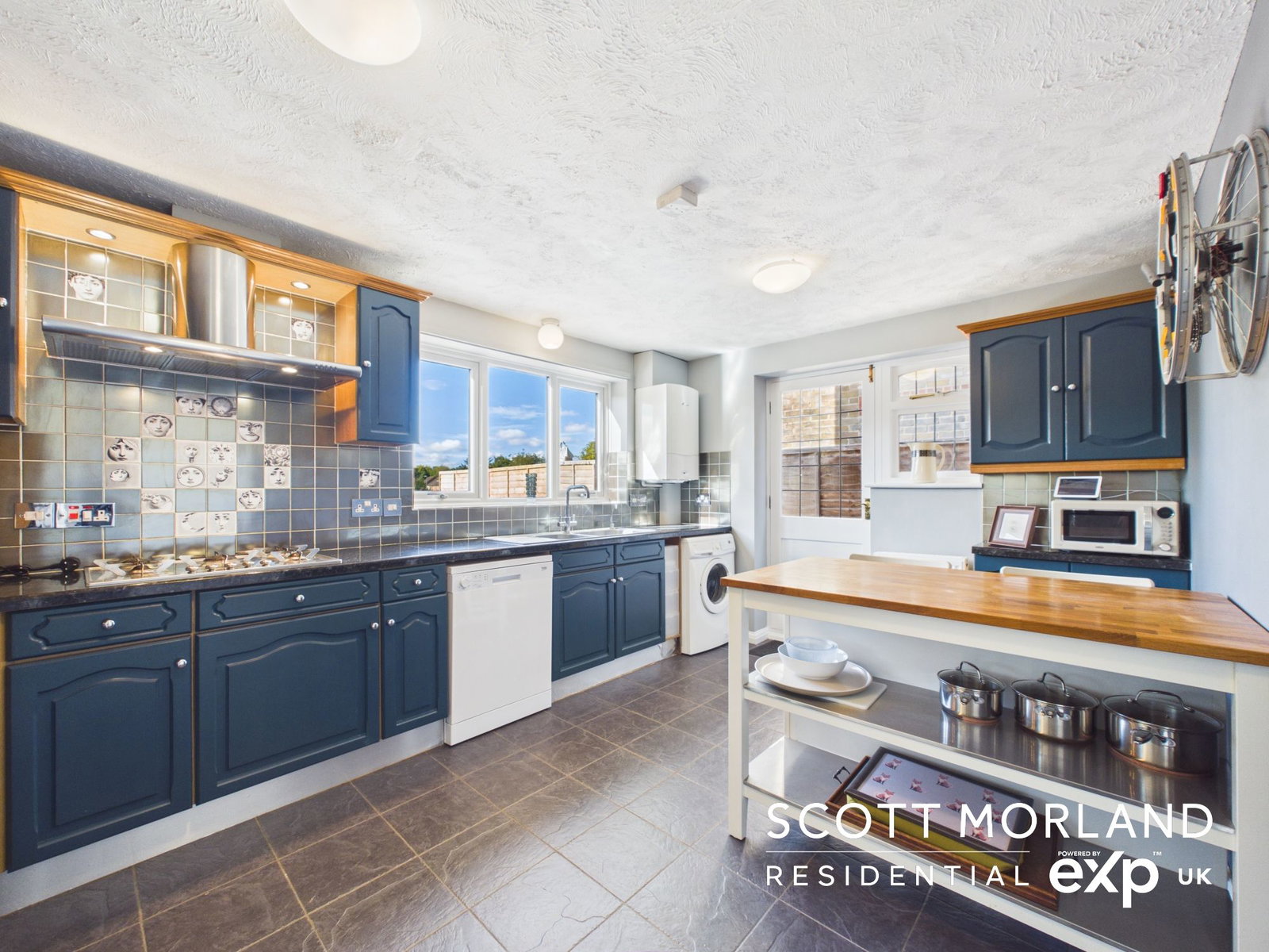 Detached House for sale in Basingstoke, Solent Drive, Basingstoke, RG22 4XS