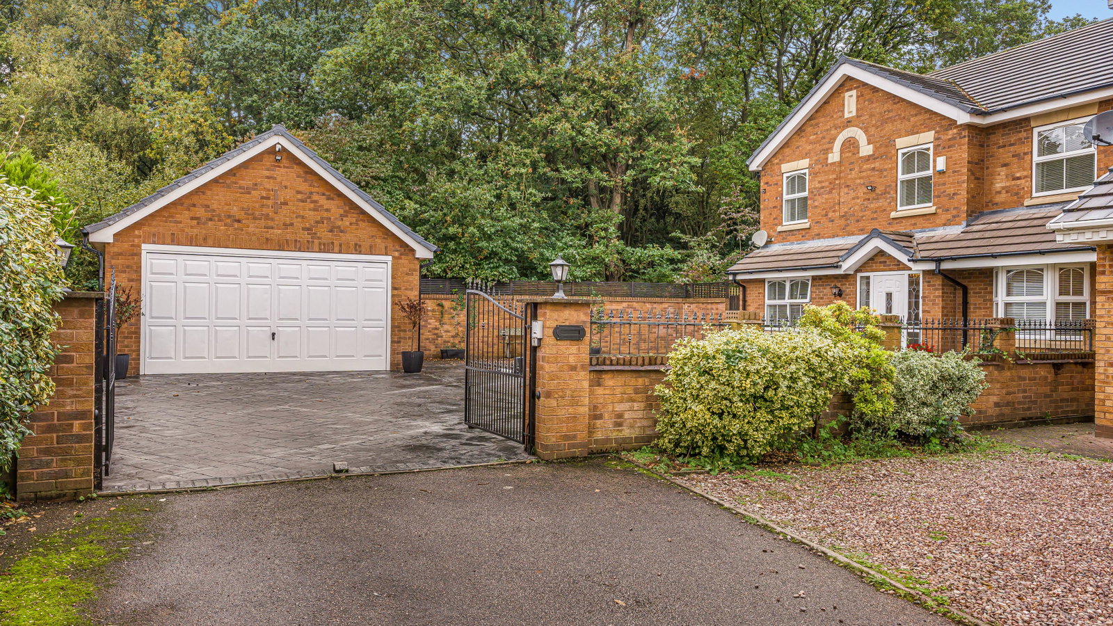 Detached House for sale in Walsall, Pool Meadow, Cheslyn Hay, Walsall, WS6 7PB