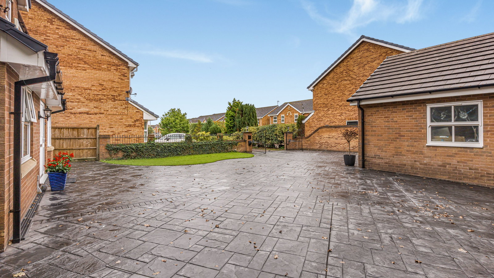 Detached House for sale in Walsall, Pool Meadow, Cheslyn Hay, Walsall, WS6 7PB
