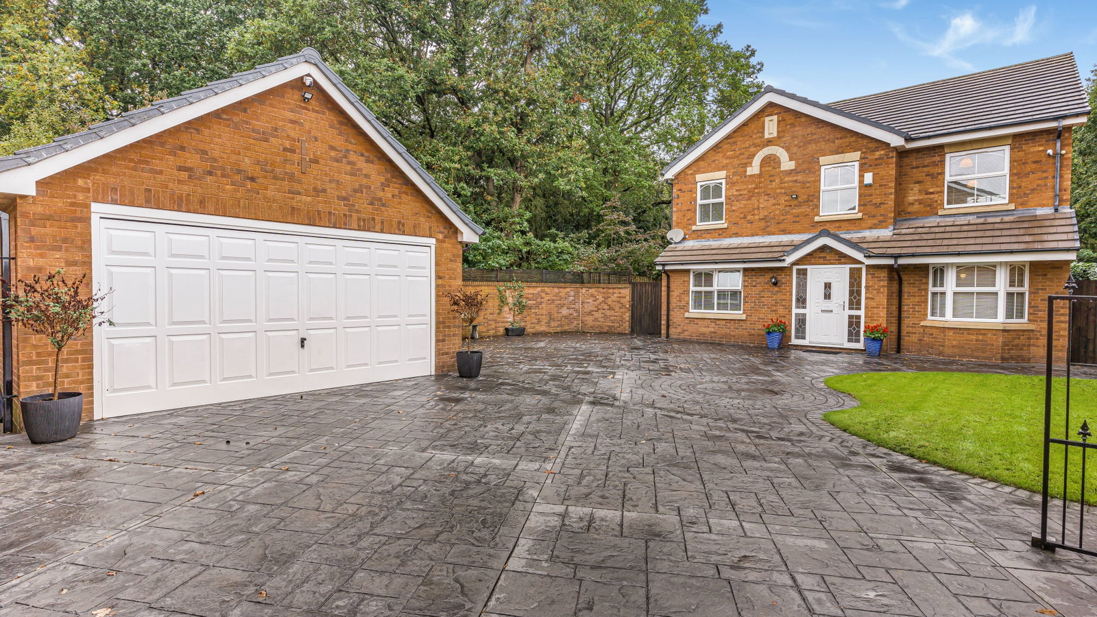 Detached House for sale in Walsall, Pool Meadow, Cheslyn Hay, Walsall, WS6 7PB