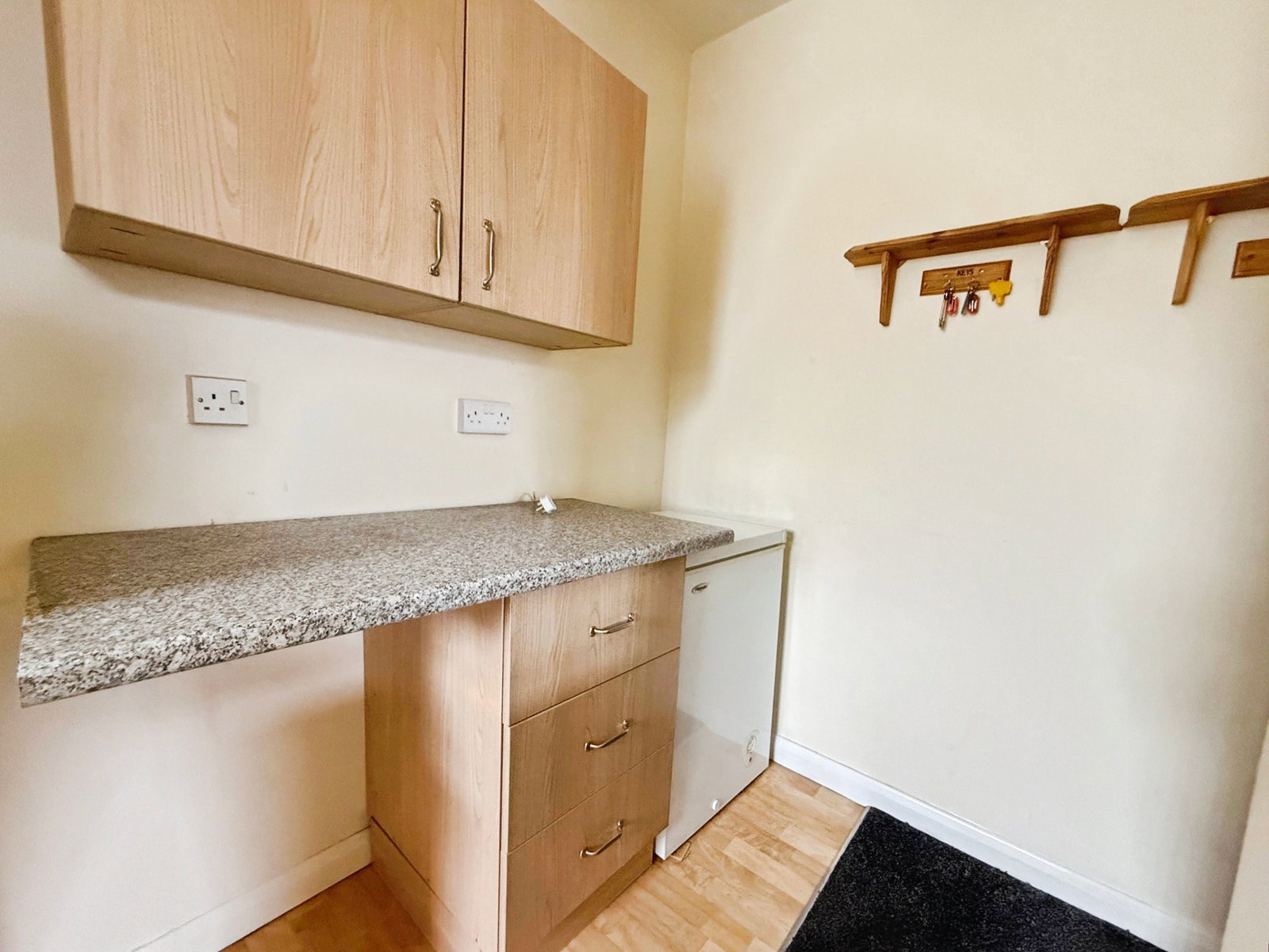 Semi Detached House for sale in Doncaster, Mansfield Crescent, Armthorpe, Doncaster, DN3