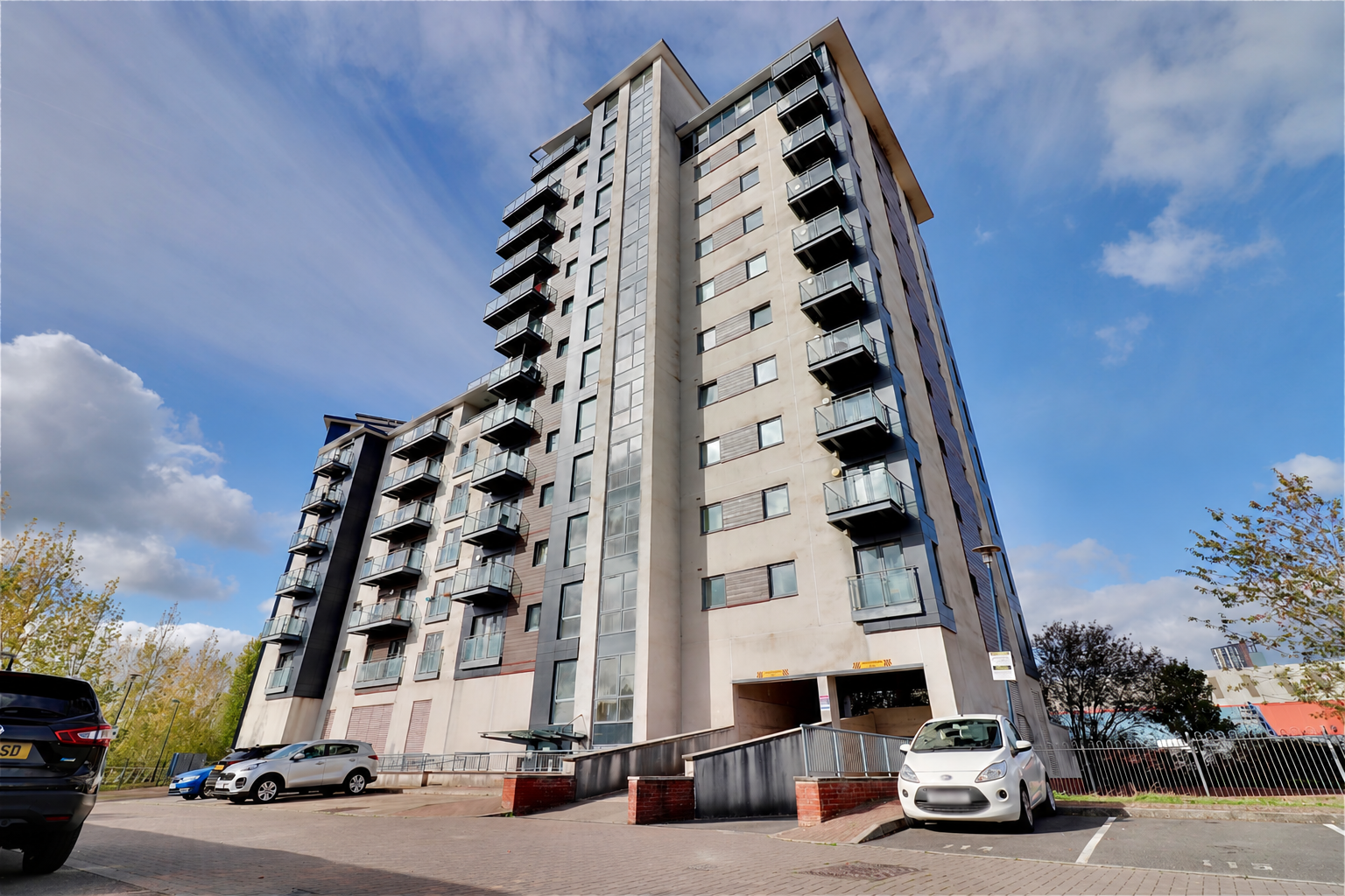 Flat for sale in Cardiff, Overstone Court, Cardiff, CF10 5NU