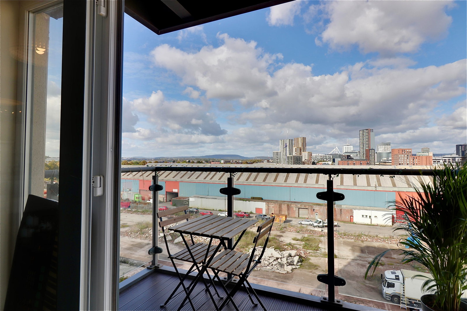 Flat for sale in Cardiff, Overstone Court, Cardiff, CF10 5NU