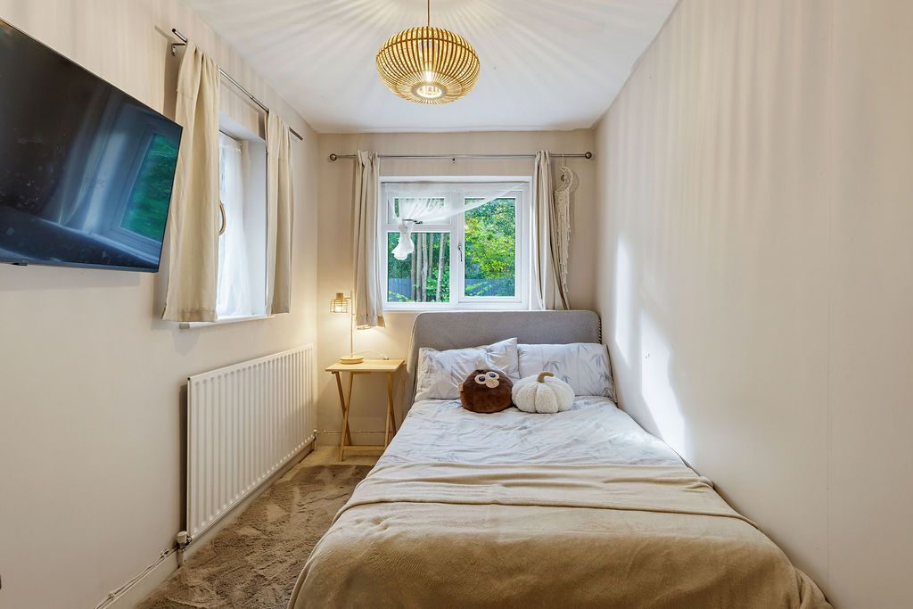 Semi Detached House for sale in Croydon, Shirley Hills Road,CR0, 975 m²