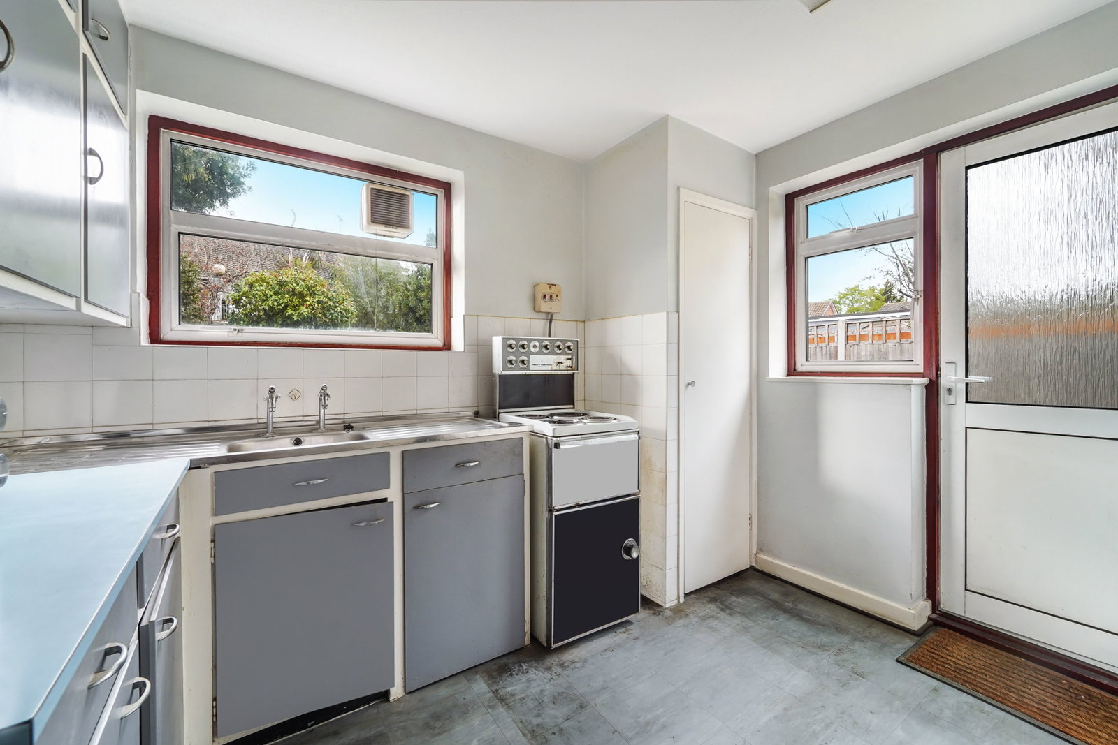 Maisonette for sale in West Ewell, Nightingale Drive, West Ewell, KT19 9EN, 630 m²