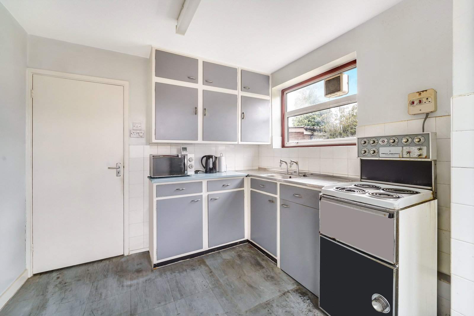 Maisonette for sale in West Ewell, Nightingale Drive, West Ewell, KT19 9EN, 630 m²
