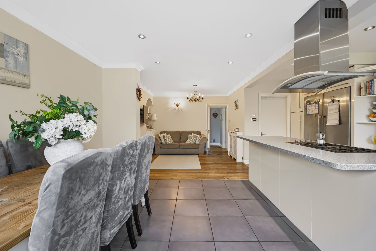 Semi Detached House for sale in Watford, Raglan Gardens, Watford, WD19 4LJ