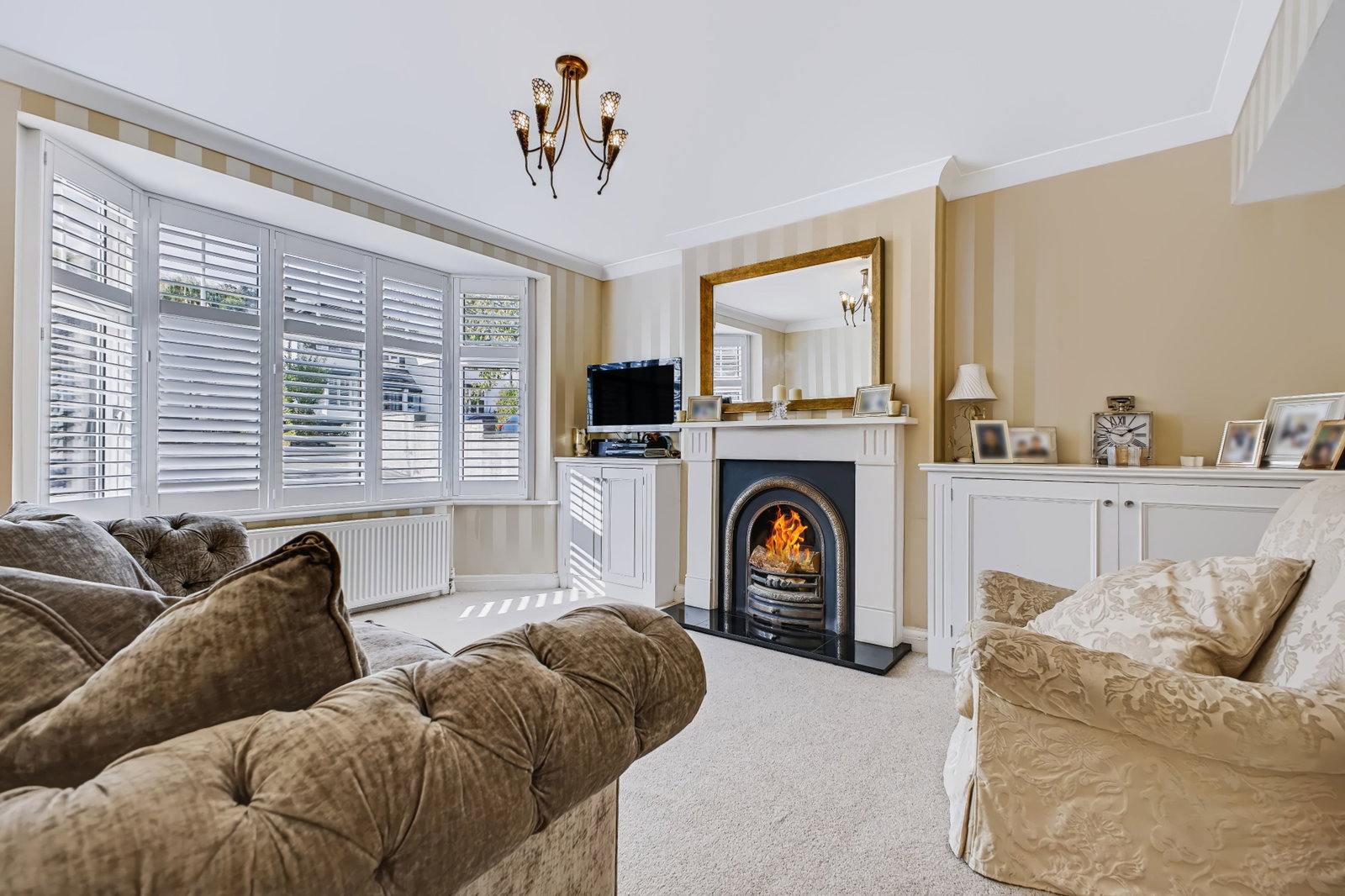 Semi Detached House for sale in Watford, Raglan Gardens, Watford, WD19 4LJ