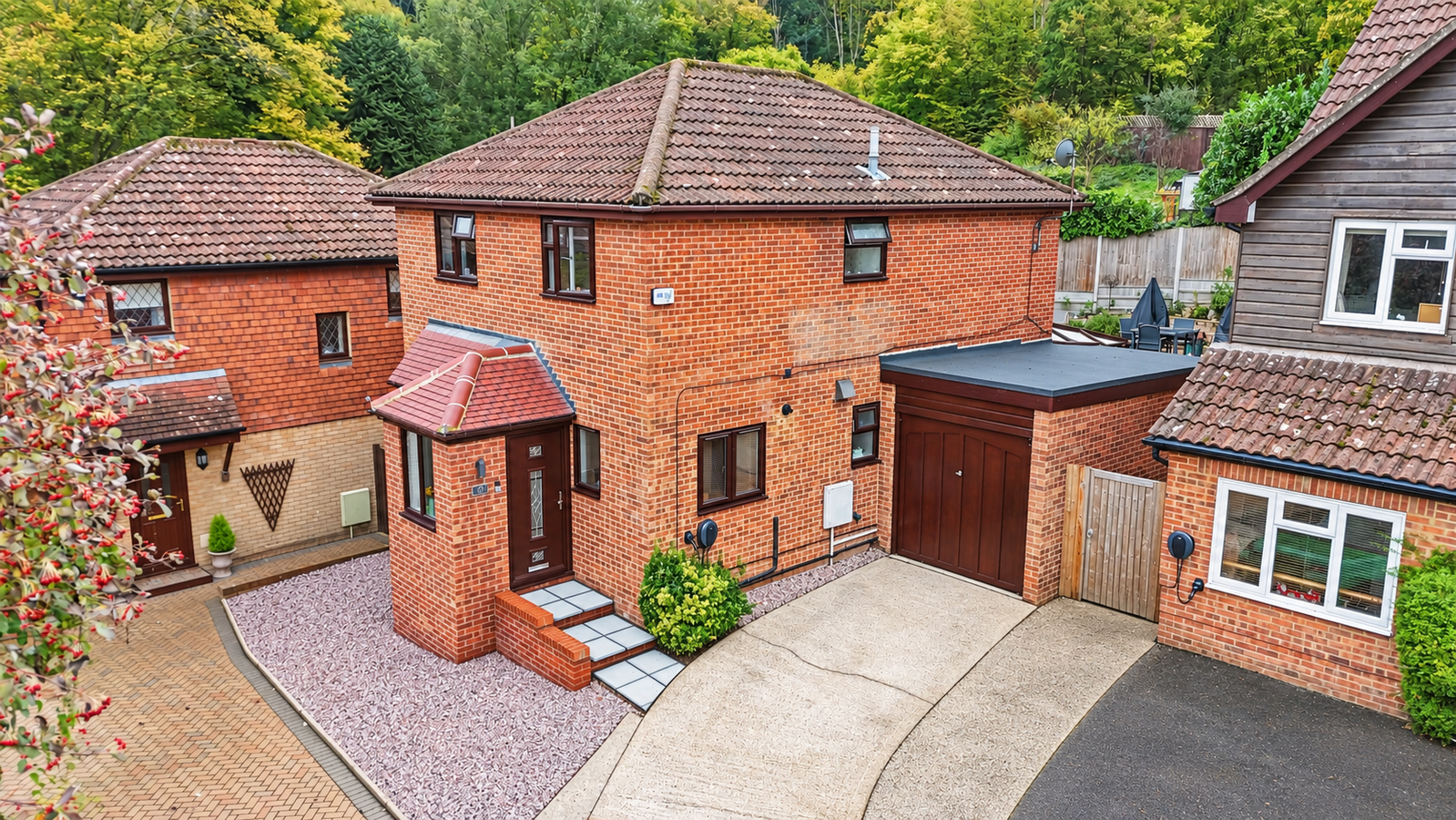 Detached House for sale in Chatham, The Covert, Walderslade Woods, Chatham, ME5 9JJ, 1308 m²