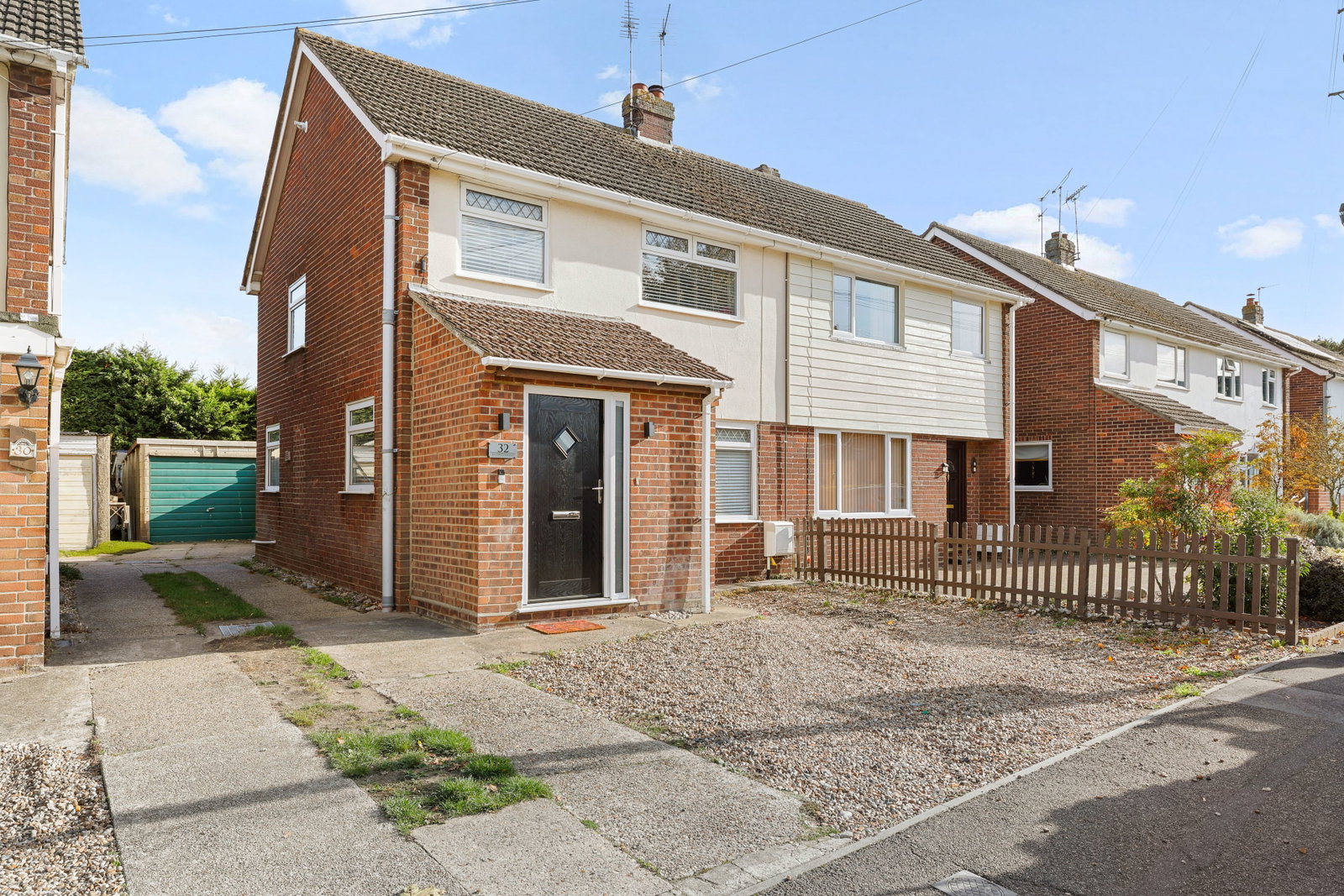 Semi Detached House for sale in Colchester, Broomfield Crescent, Wivenhoe, Colchester, CO7 9PZ, 876 m²