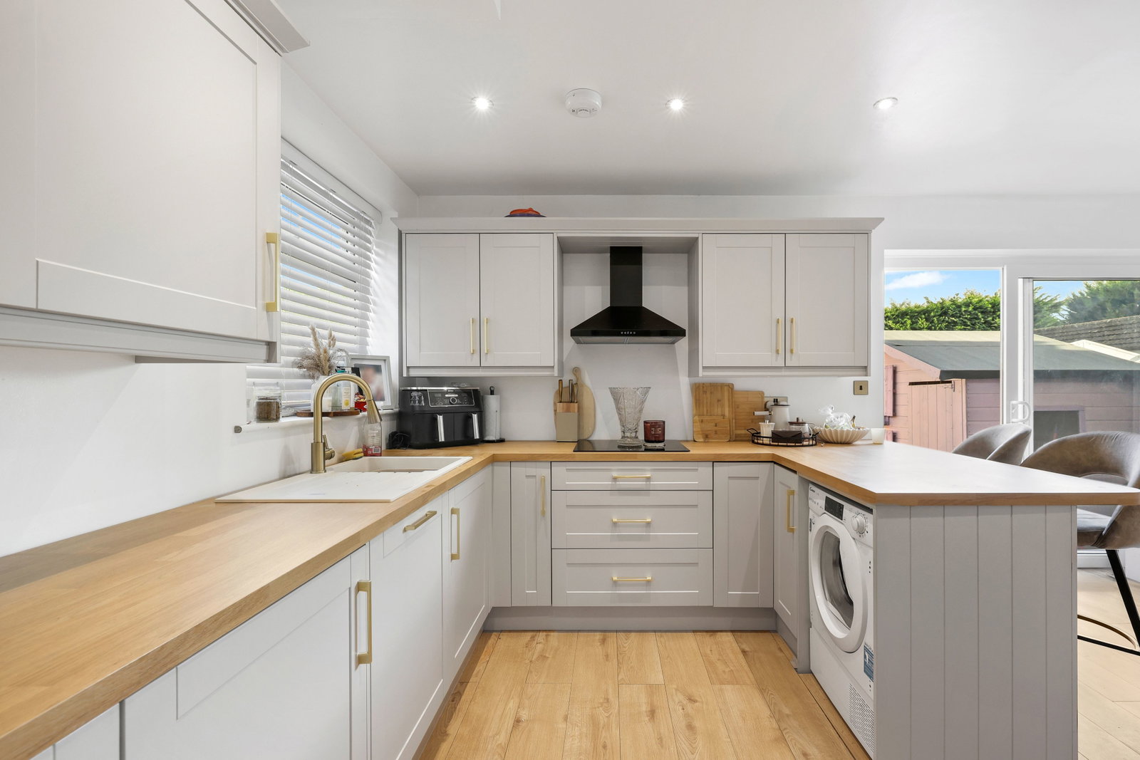 Semi Detached House for sale in Colchester, Broomfield Crescent, Wivenhoe, Colchester, CO7 9PZ, 876 m²