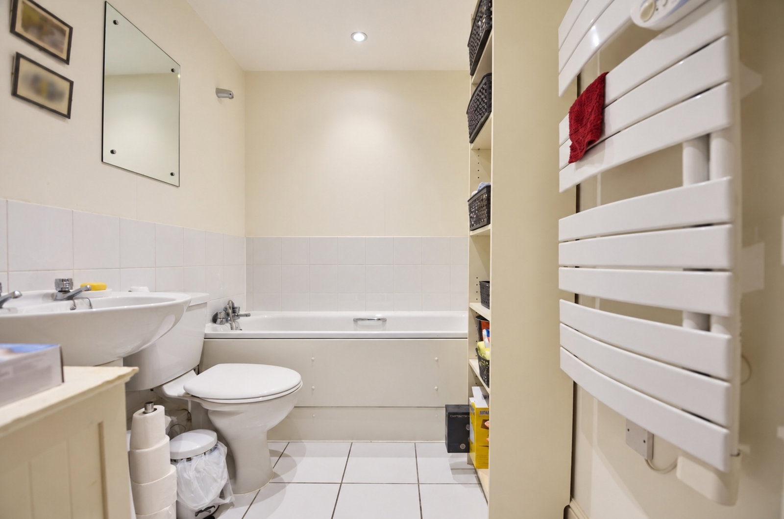 Flat for sale in London, Singapore Road, London, W13 0UP