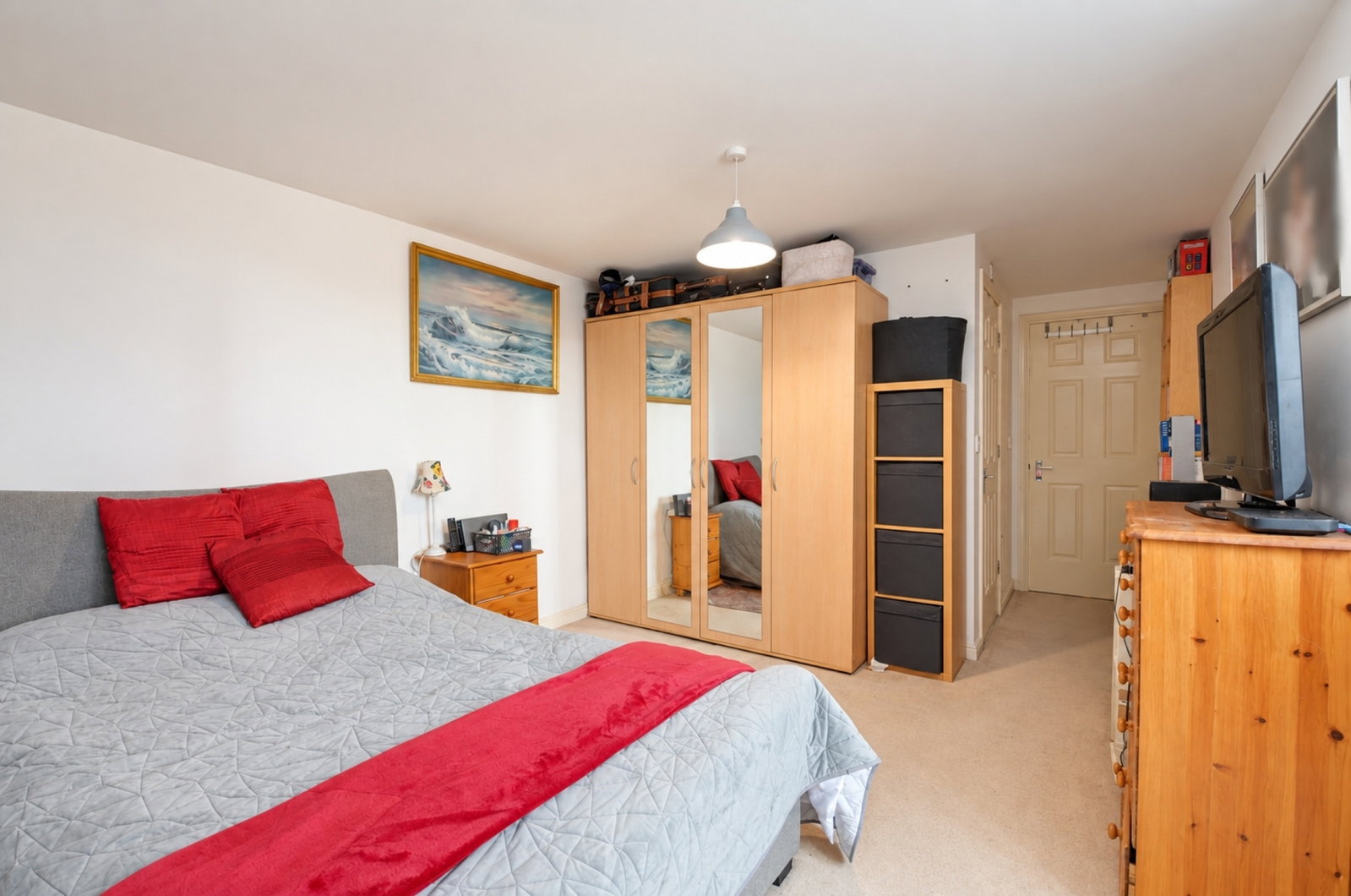Flat for sale in London, Singapore Road, London, W13 0UP