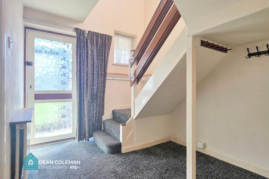 Semi Detached House for sale in Birmingham, Coney Green Drive, Northfield, B31 4DX, 1210 m²