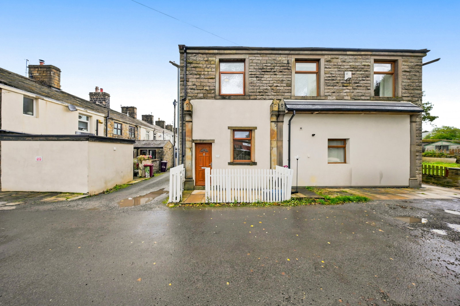 End Of Terrace House for sale in Burnley, Holyoake Street, Burnley, BB12 6LX, 861 m²