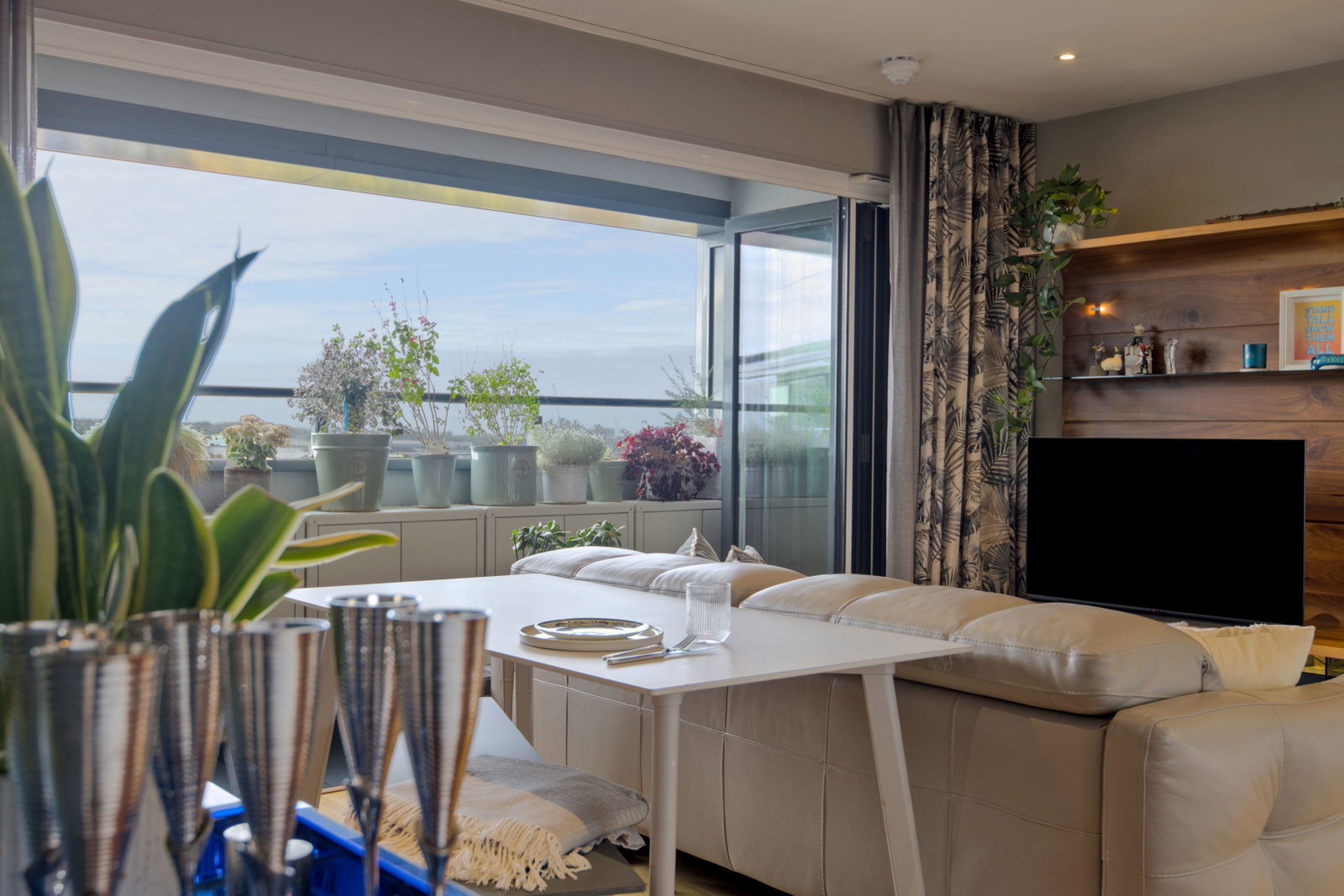 Flat for sale in Borehamwood, Elstree Way, Borehamwood, WD6 1SD, 500 m²