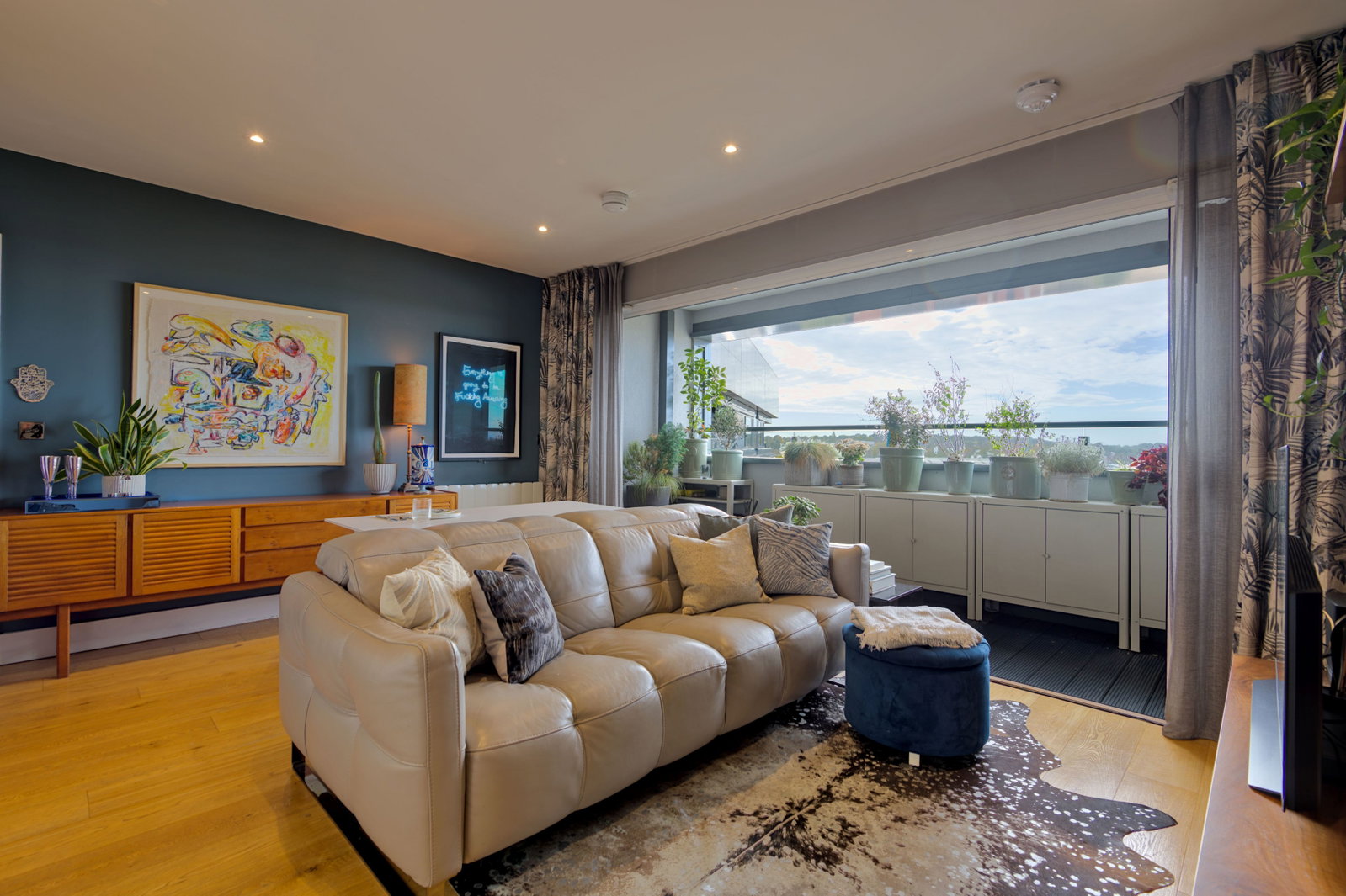 Flat for sale in Borehamwood, Elstree Way, Borehamwood, WD6 1SD, 500 m²