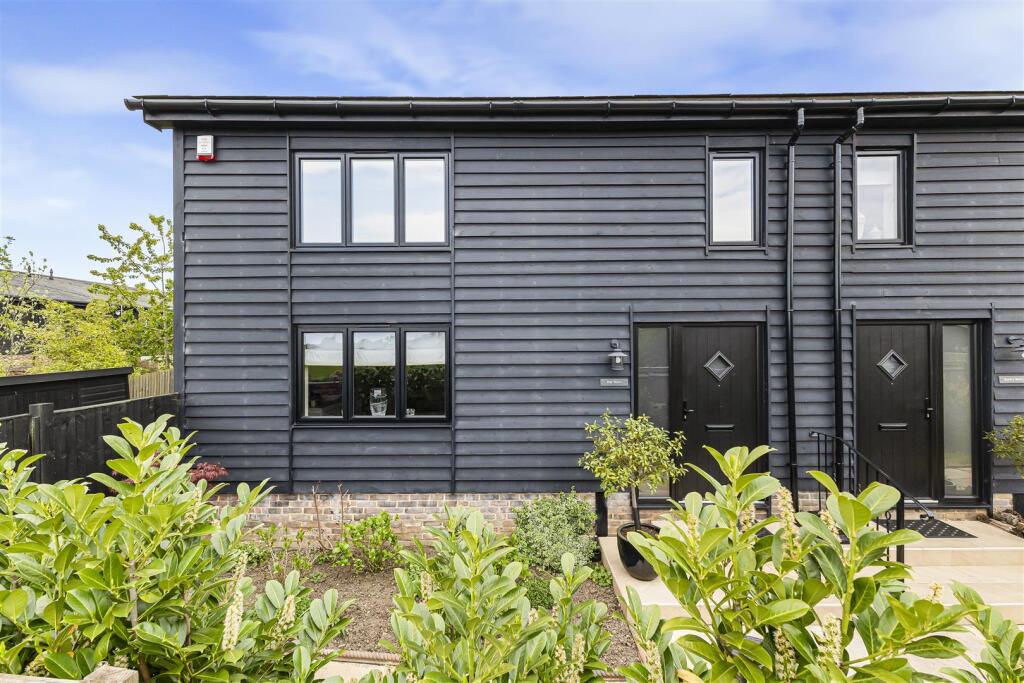 Barn Conversion for sale in Sevenoaks, Granary Place , Stansted, Sevenoaks, 1447 m²