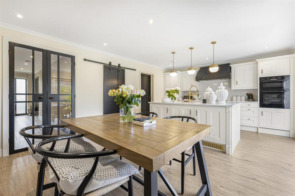 Barn Conversion for sale in Sevenoaks, Granary Place , Stansted, Sevenoaks, 1447 m²