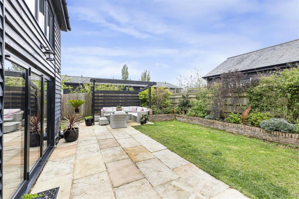 Barn Conversion for sale in Sevenoaks, Granary Place , Stansted, Sevenoaks, 1447 m²
