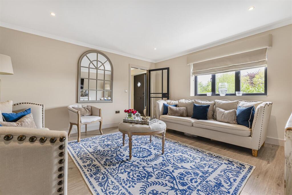 Barn Conversion for sale in Sevenoaks, Granary Place , Stansted, Sevenoaks, 1447 m²