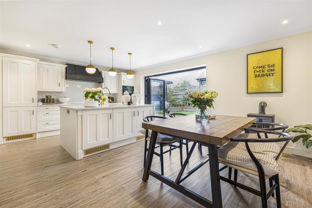 Barn Conversion for sale in Sevenoaks, Granary Place , Stansted, Sevenoaks, 1447 m²