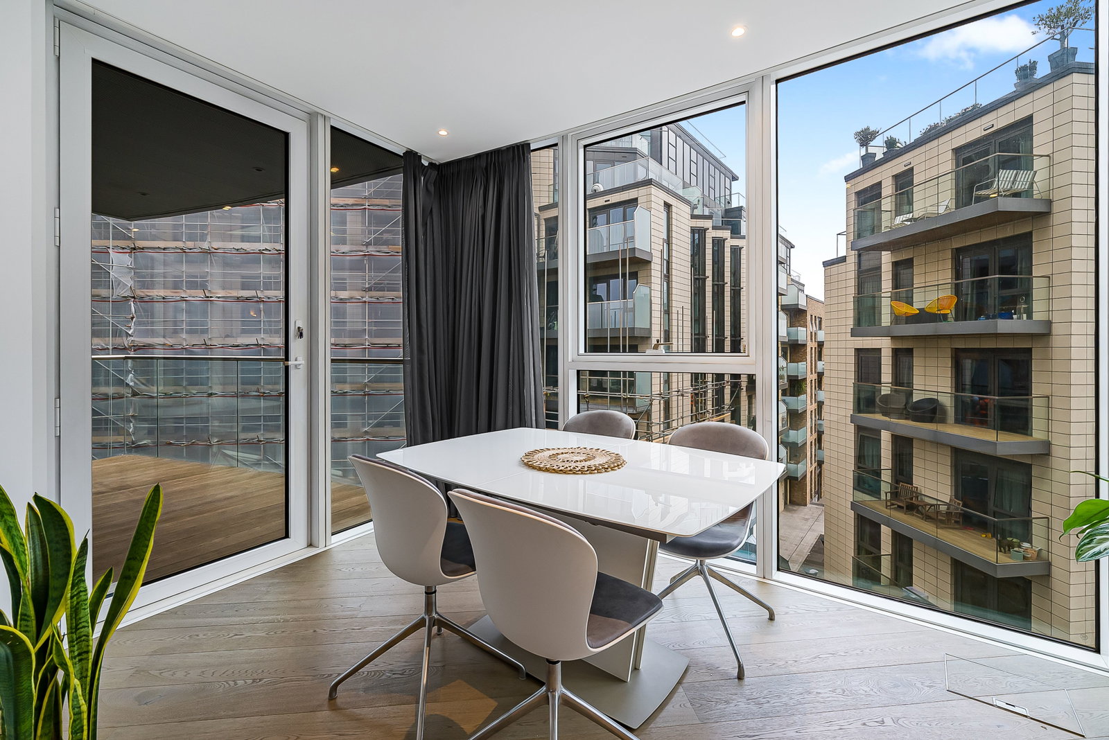 Flat for sale in London, Pinnacle House, Juniper Drive SW18 1JE, 647 m²