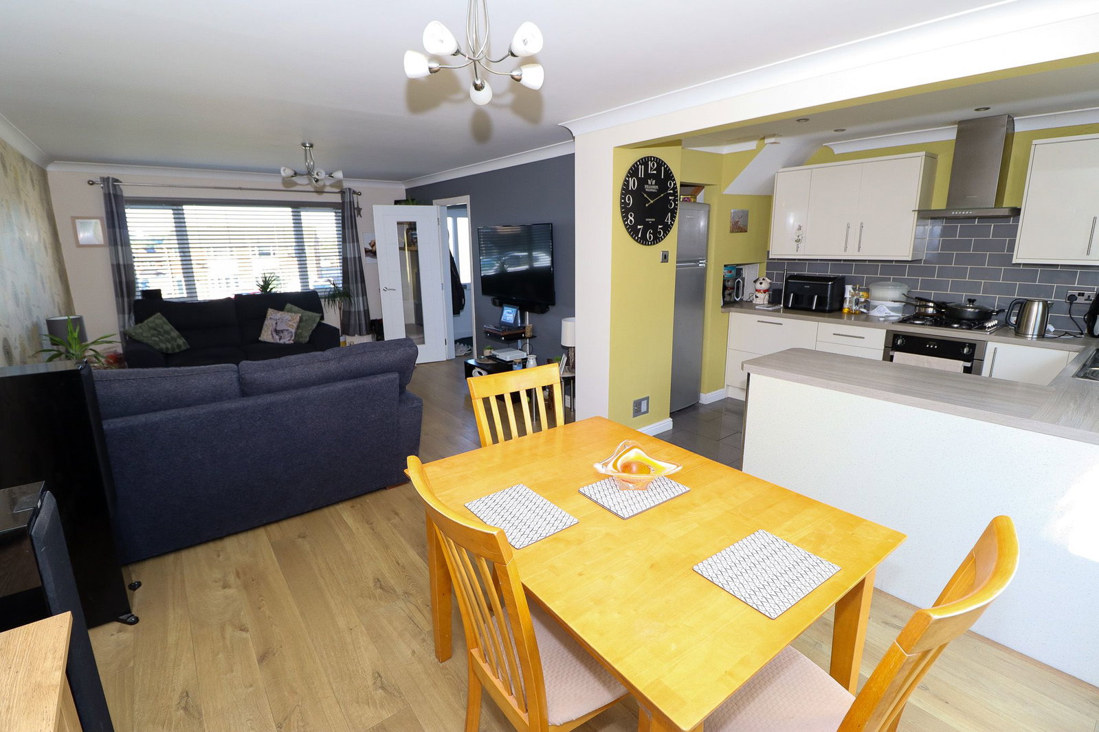 Semi Detached House for sale in St. Neots, Philip Gardens, St. Neots, PE19 2QJ