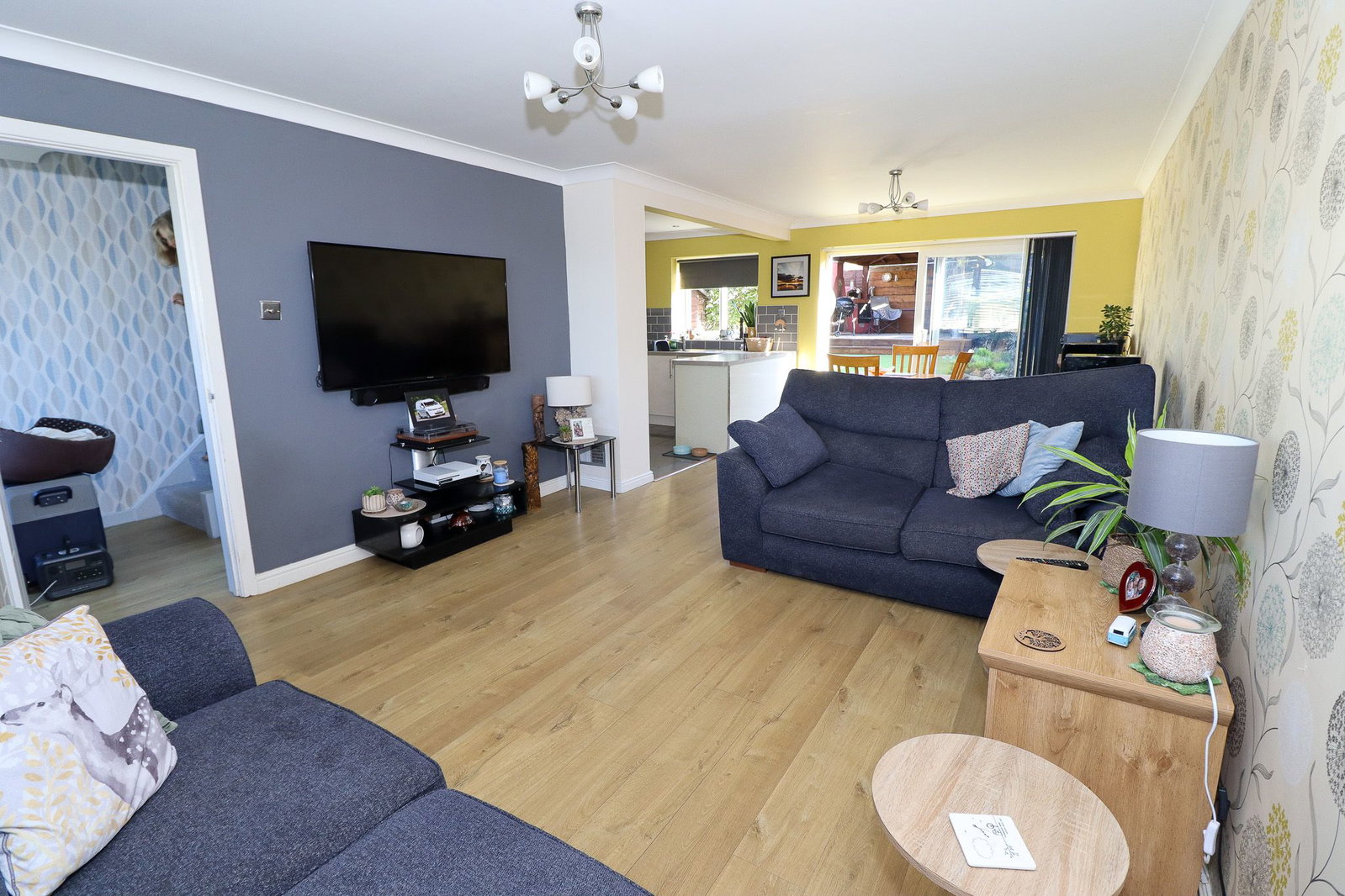 Semi Detached House for sale in St. Neots, Philip Gardens, St. Neots, PE19 2QJ